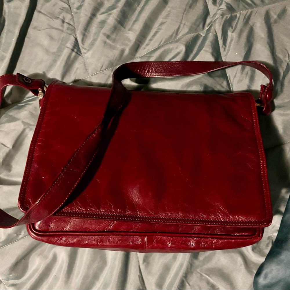 BOTTEGA VENETA VINTAGE BURGUNDY SHOULDER BAG